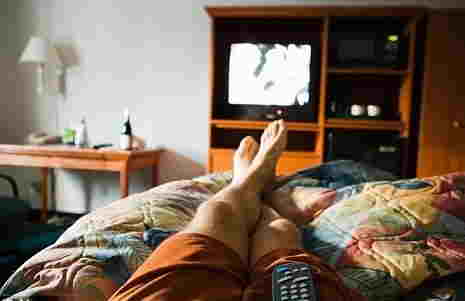اثرات مخرب گوشی و تلویزیون در اتاق خواب